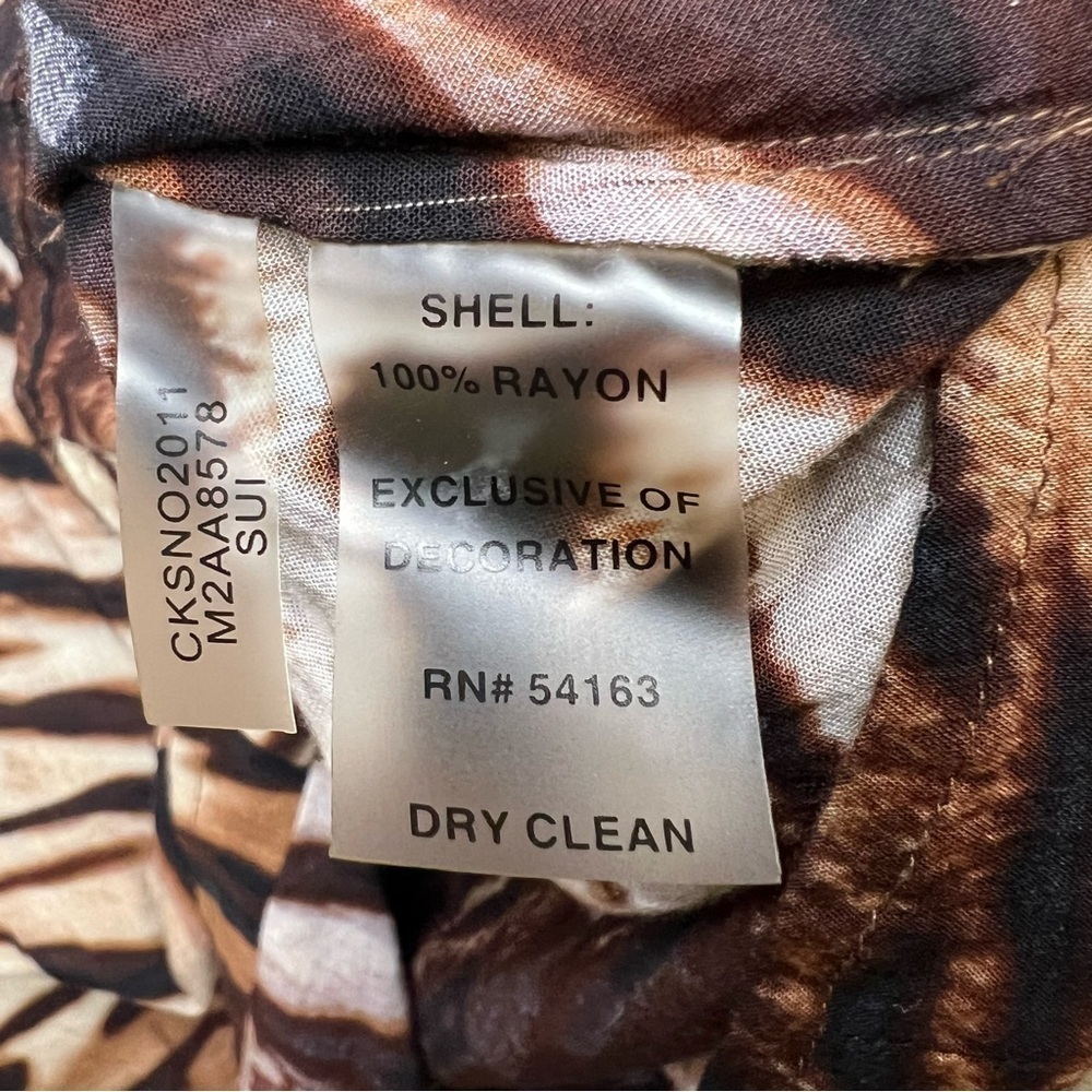 Calvin Klein Size M Leopard print Long Sleeve Front Pockets Button Up Shirt - Picture 9 of 10